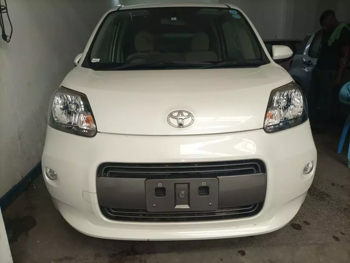 Toyota Porte - 2016