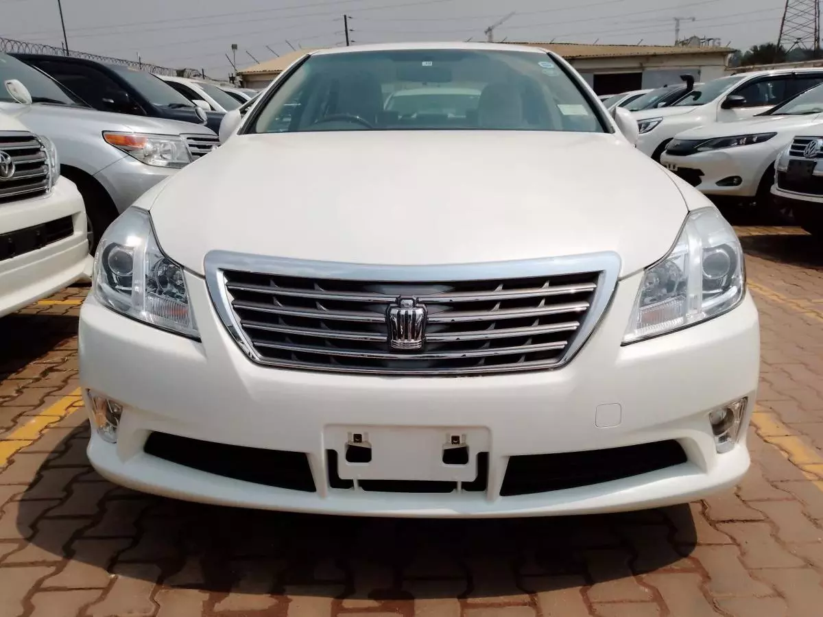 Toyota Crown   - 2011