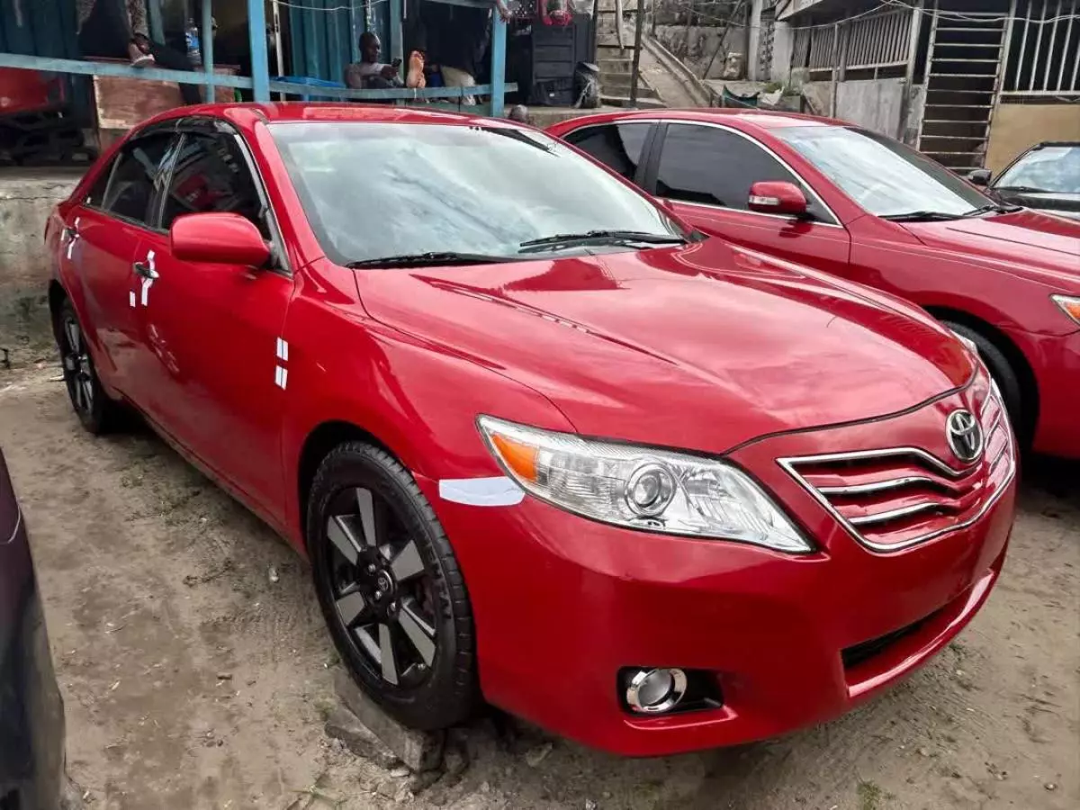 Toyota Camry   - 2009