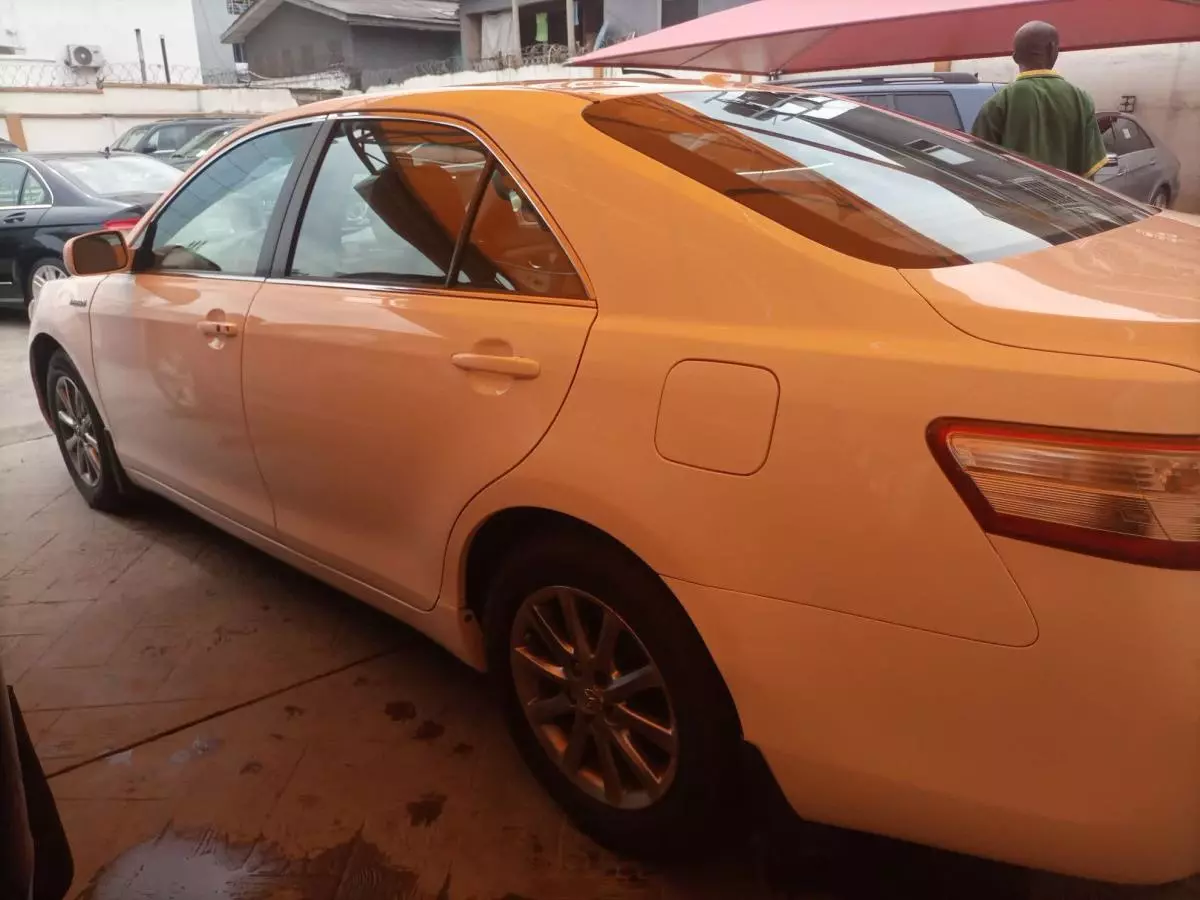 Toyota Camry - 2010