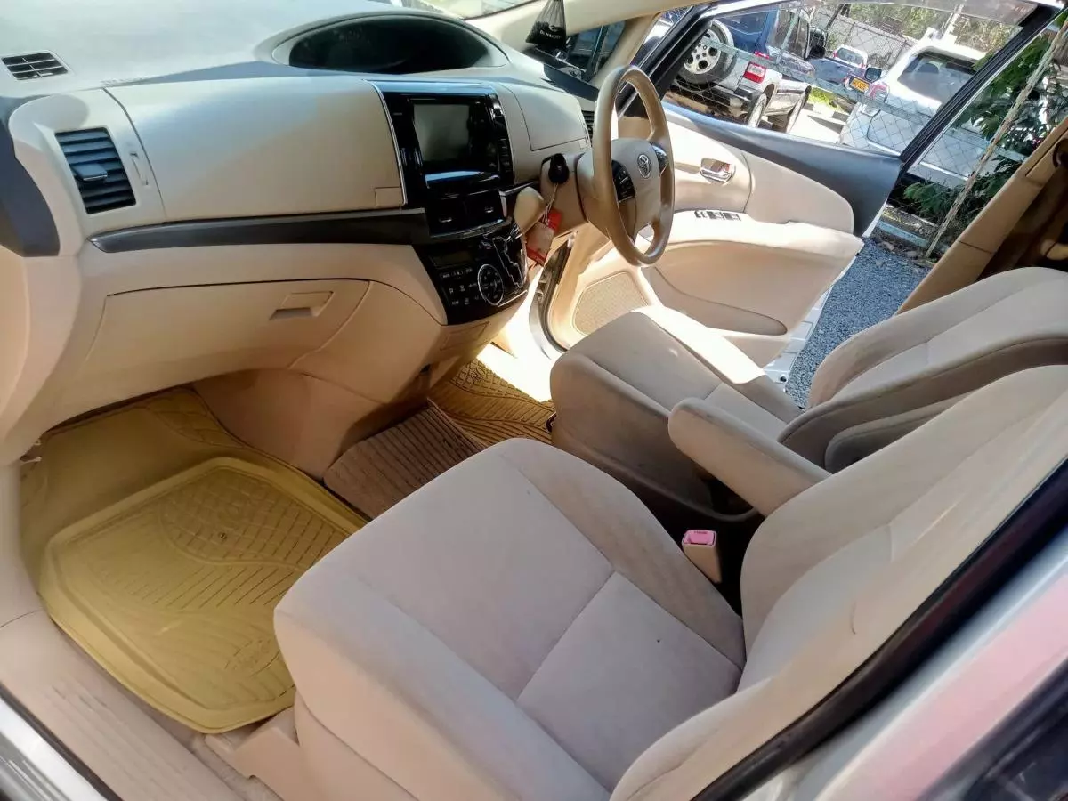 Toyota Estima  - 2012