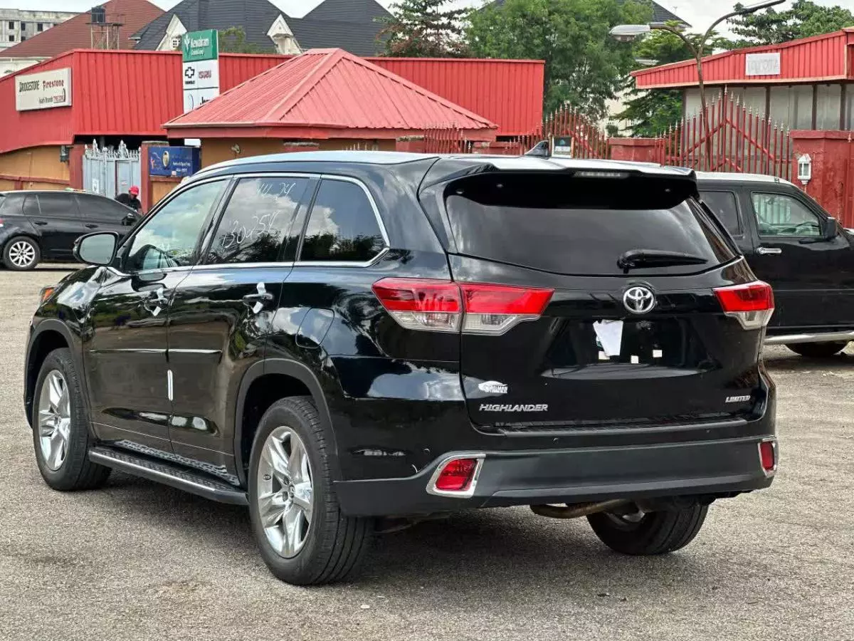 Toyota Highlander   - 2016