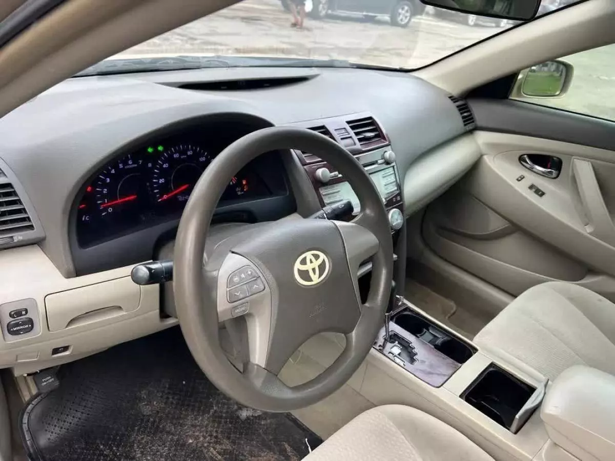 Toyota Camry   - 2011