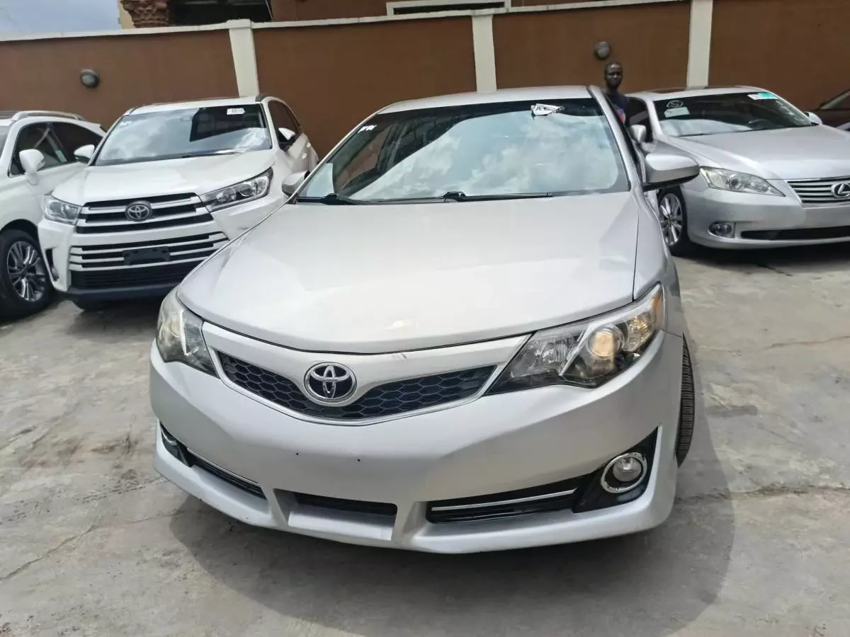 Toyota Camry   - 2014