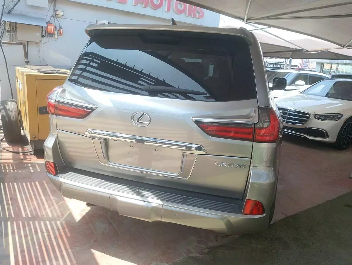 Lexus LX 570   - 2019