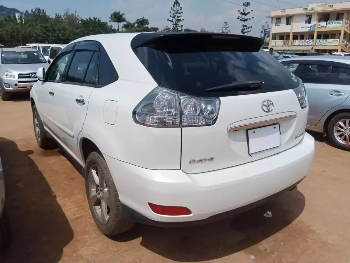 Toyota Harrier   - 2011