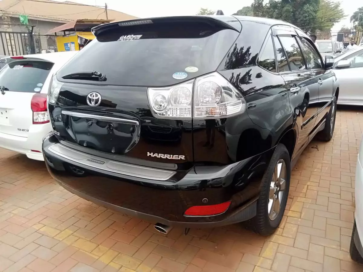 Toyota Harrier   - 2011