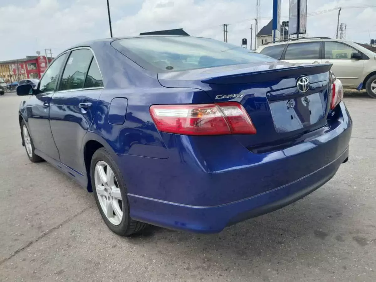 Toyota Camry   - 2009