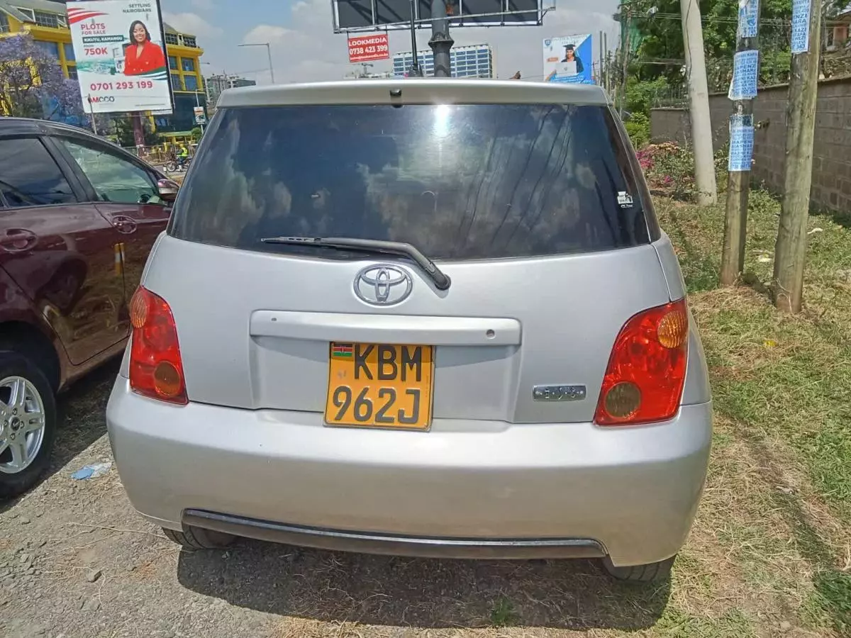 Toyota Ist    - 2003