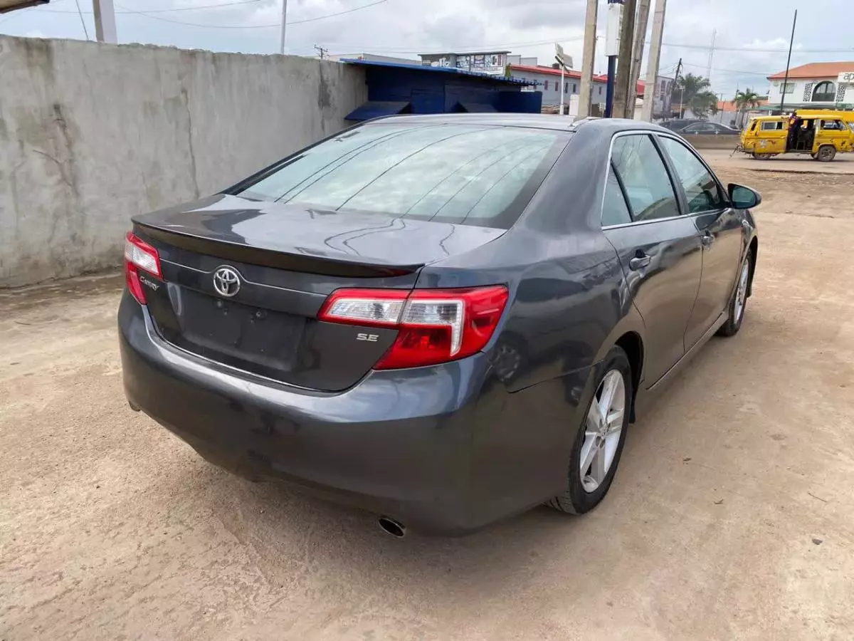 Toyota Camry   - 2012