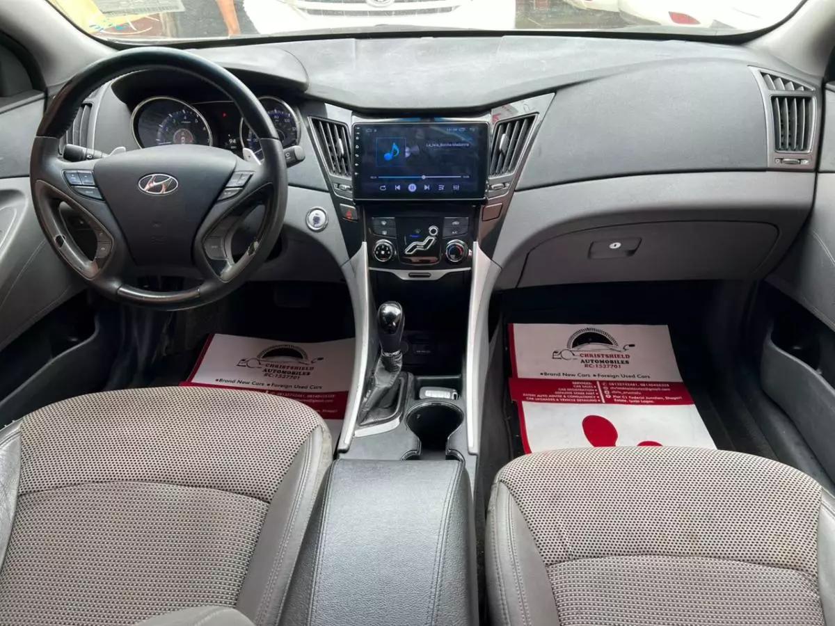 Hyundai Sonata   - 2012