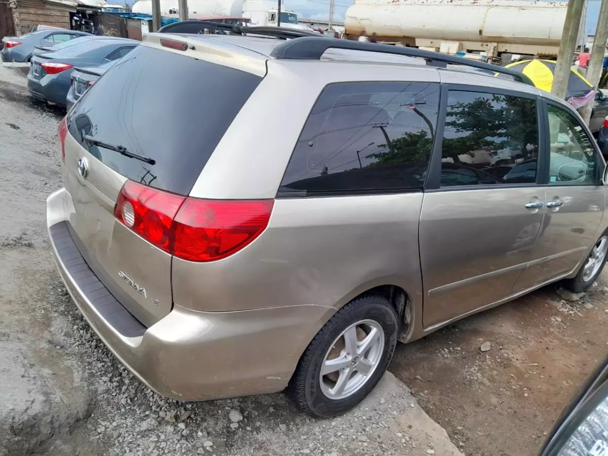 Toyota Sienna   - 2007