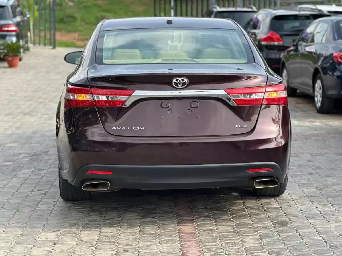 Toyota Avalon   - 2014