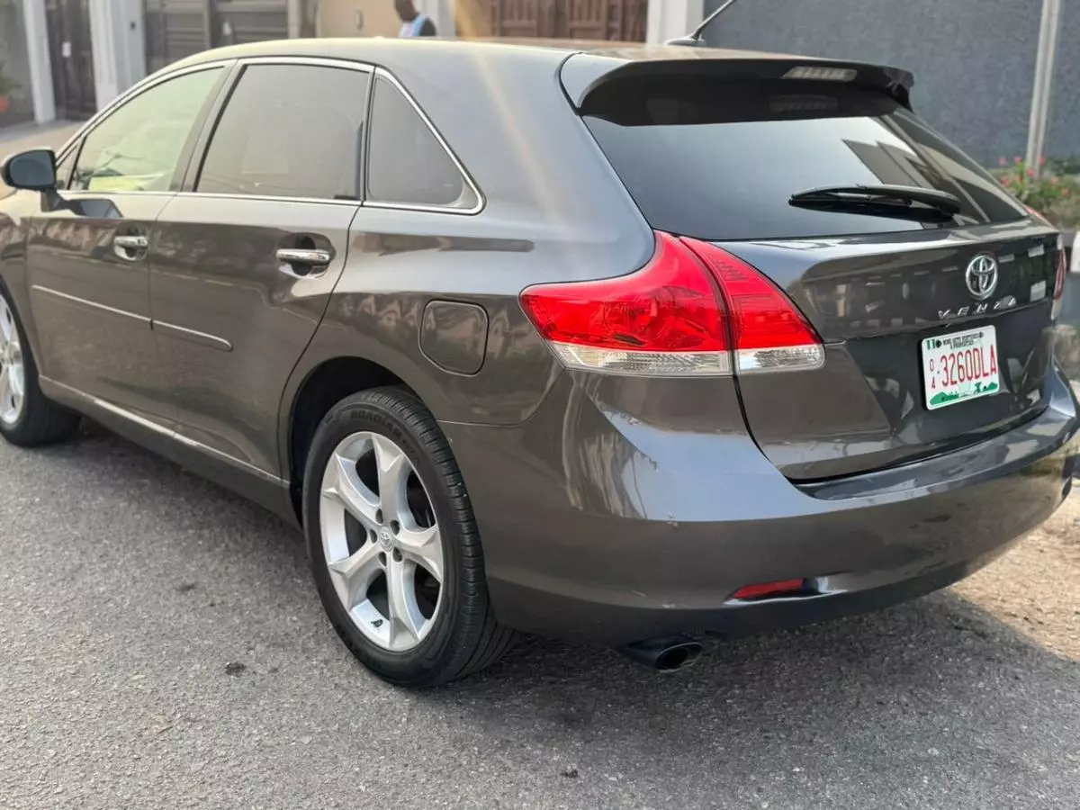 Toyota Venza   - 2010