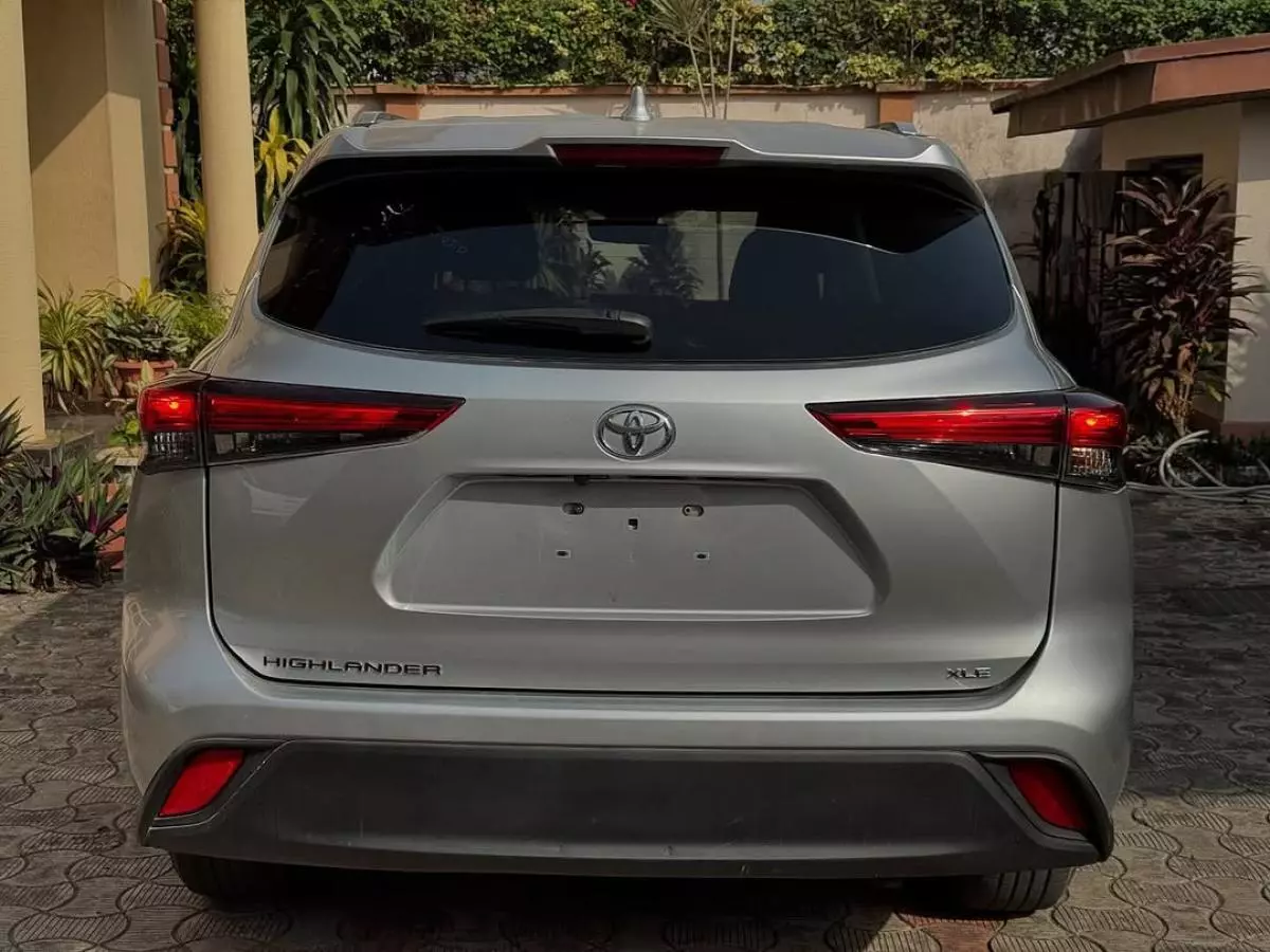 Toyota Highlander   - 2020