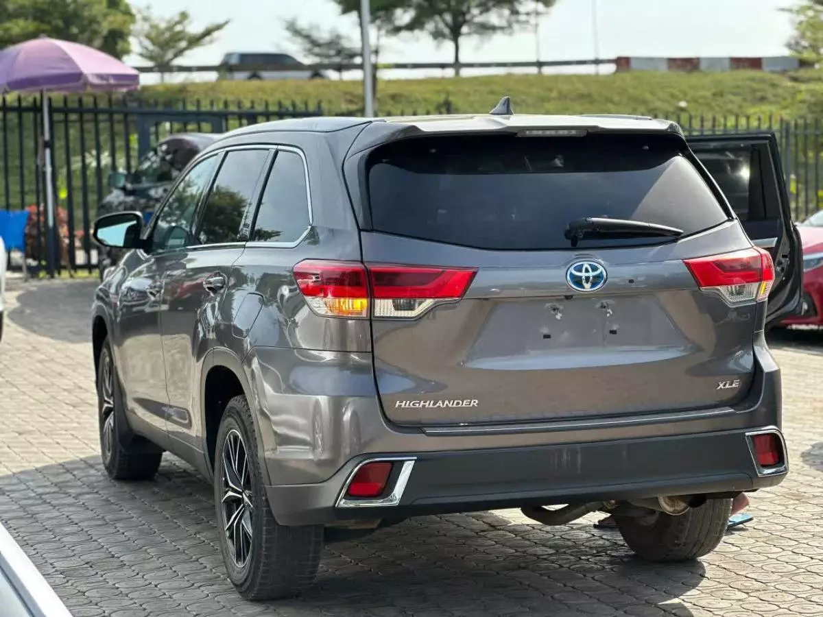 Toyota Highlander   - 2019