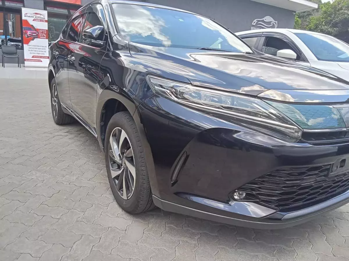 Toyota Harrier   - 2017