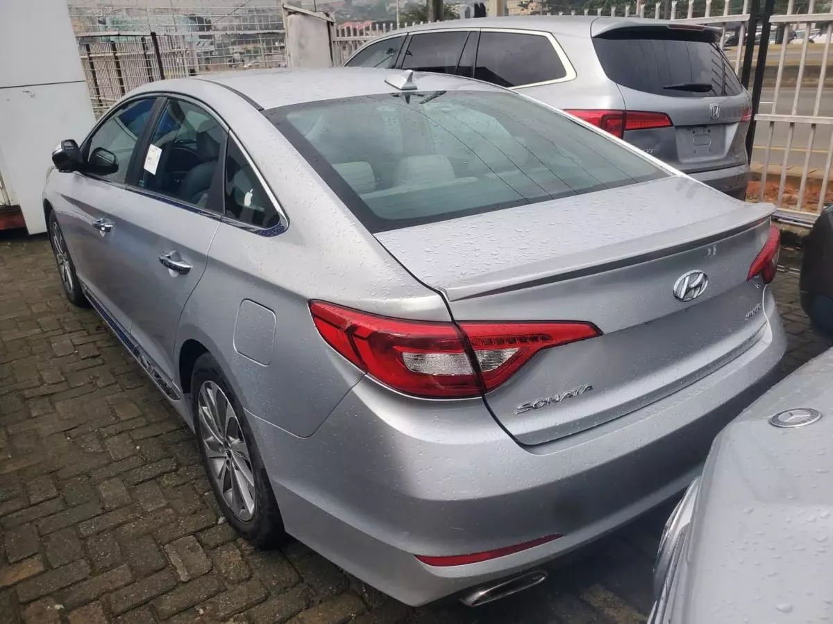 Hyundai Sonata   - 2016