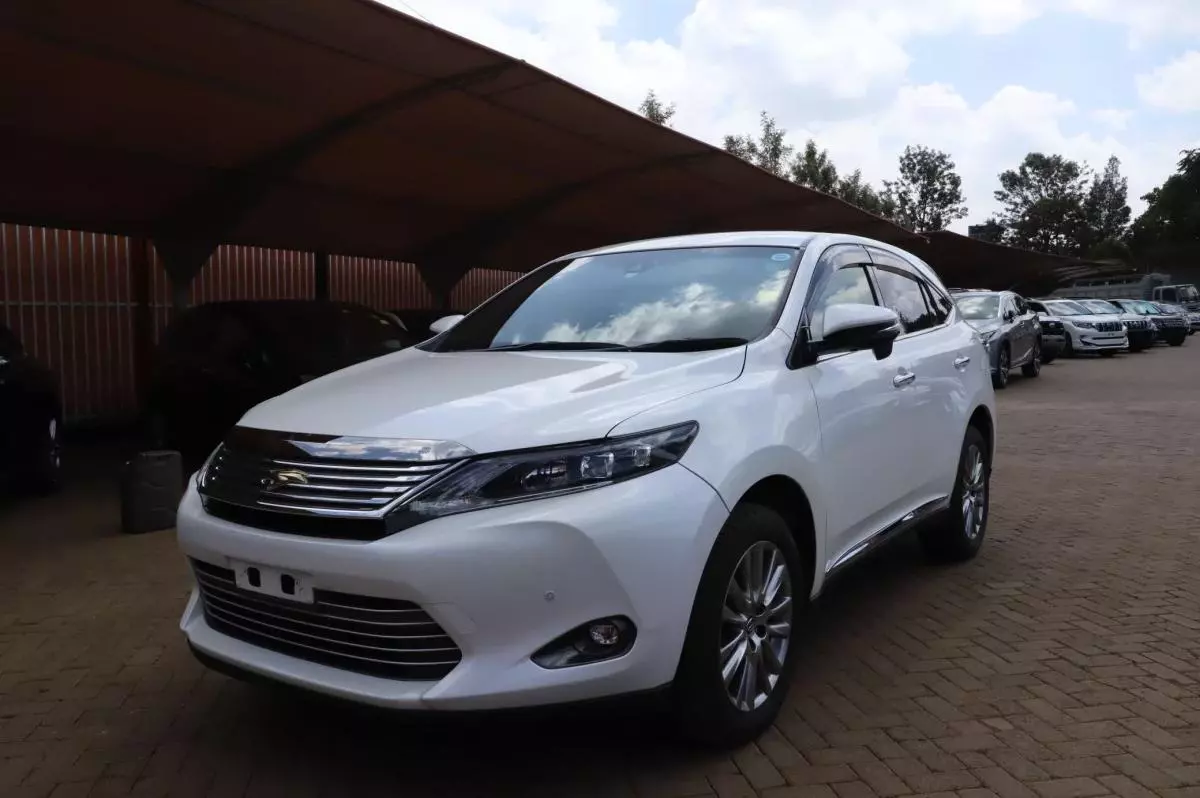 Toyota Harrier   - 2016