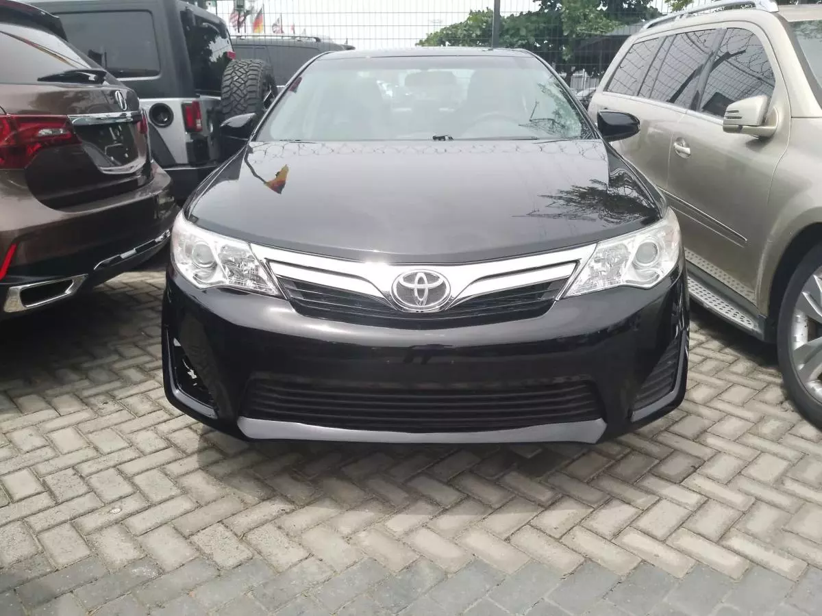 Toyota Camry   - 2014