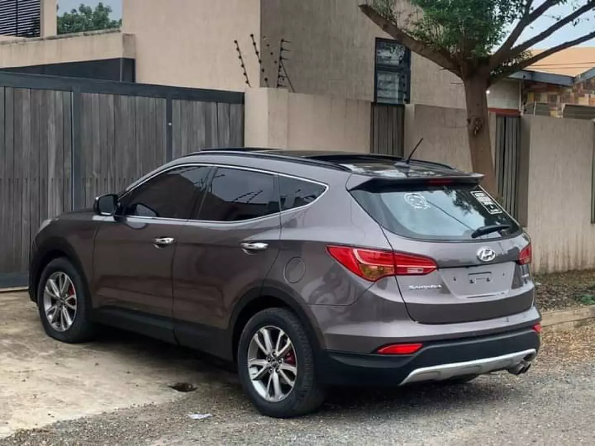 Hyundai Santa Fe   - 2013