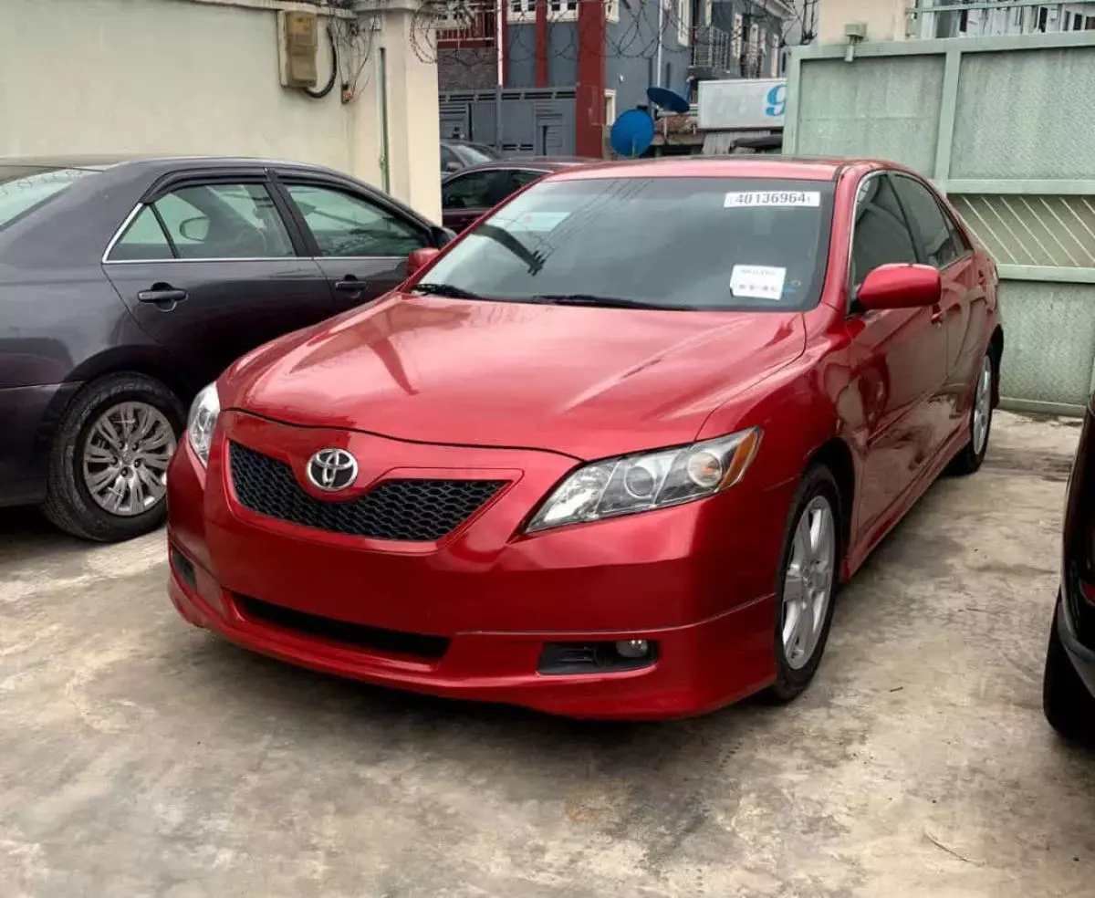 Toyota Camry   - 2009