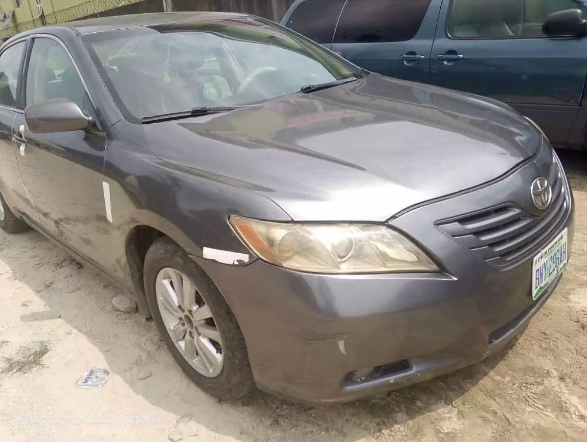 Toyota Camry   - 2009