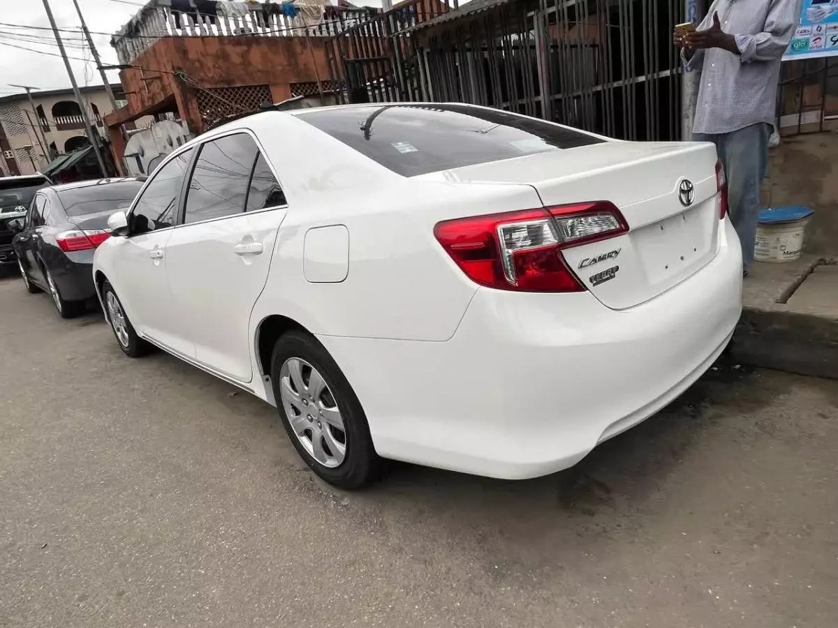 Toyota Camry   - 2012