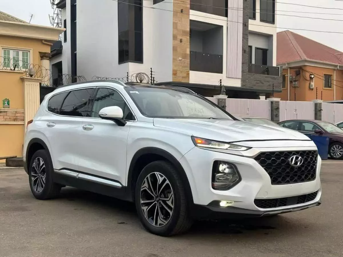 Hyundai Santa Fe   - 2020