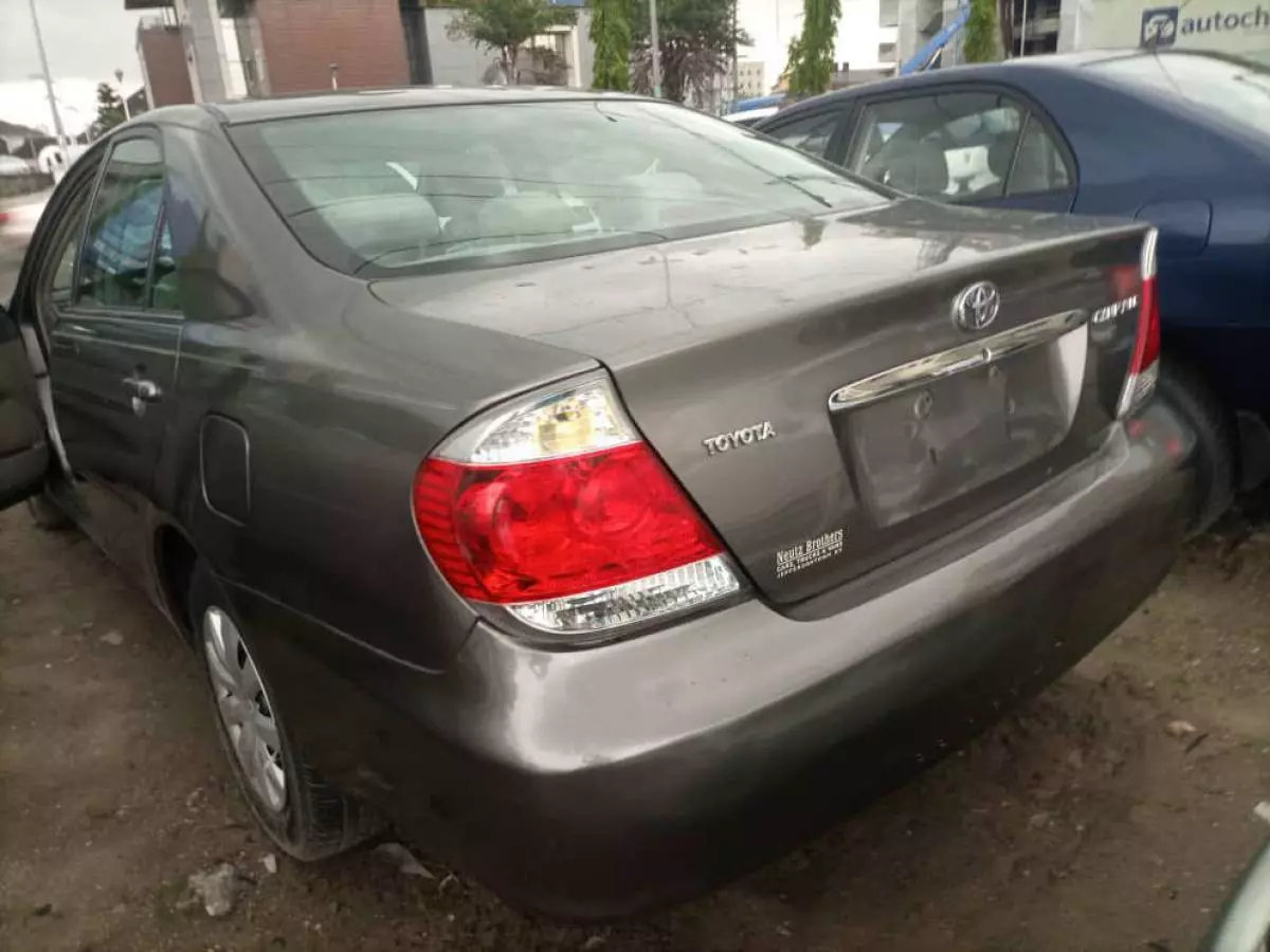 Toyota Camry - 2006