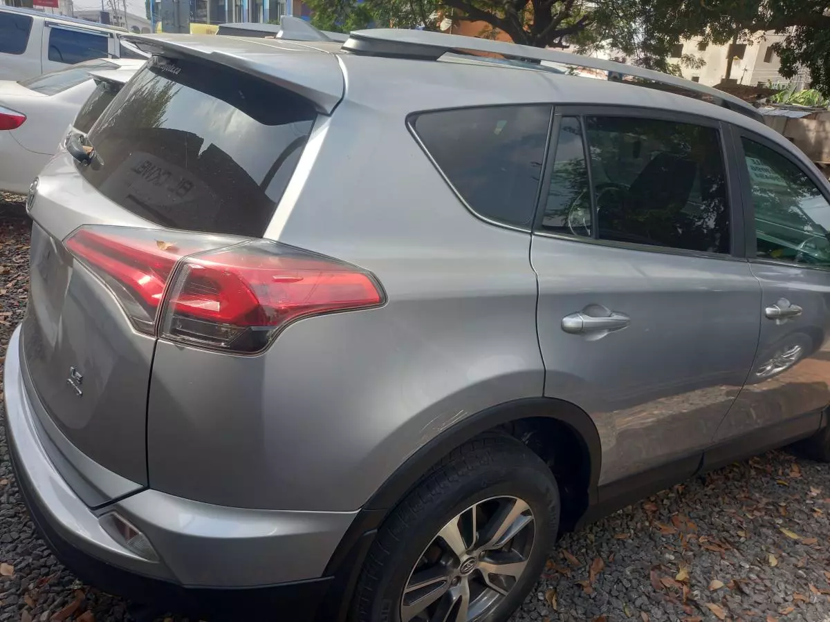 Toyota Rav4   - 2018