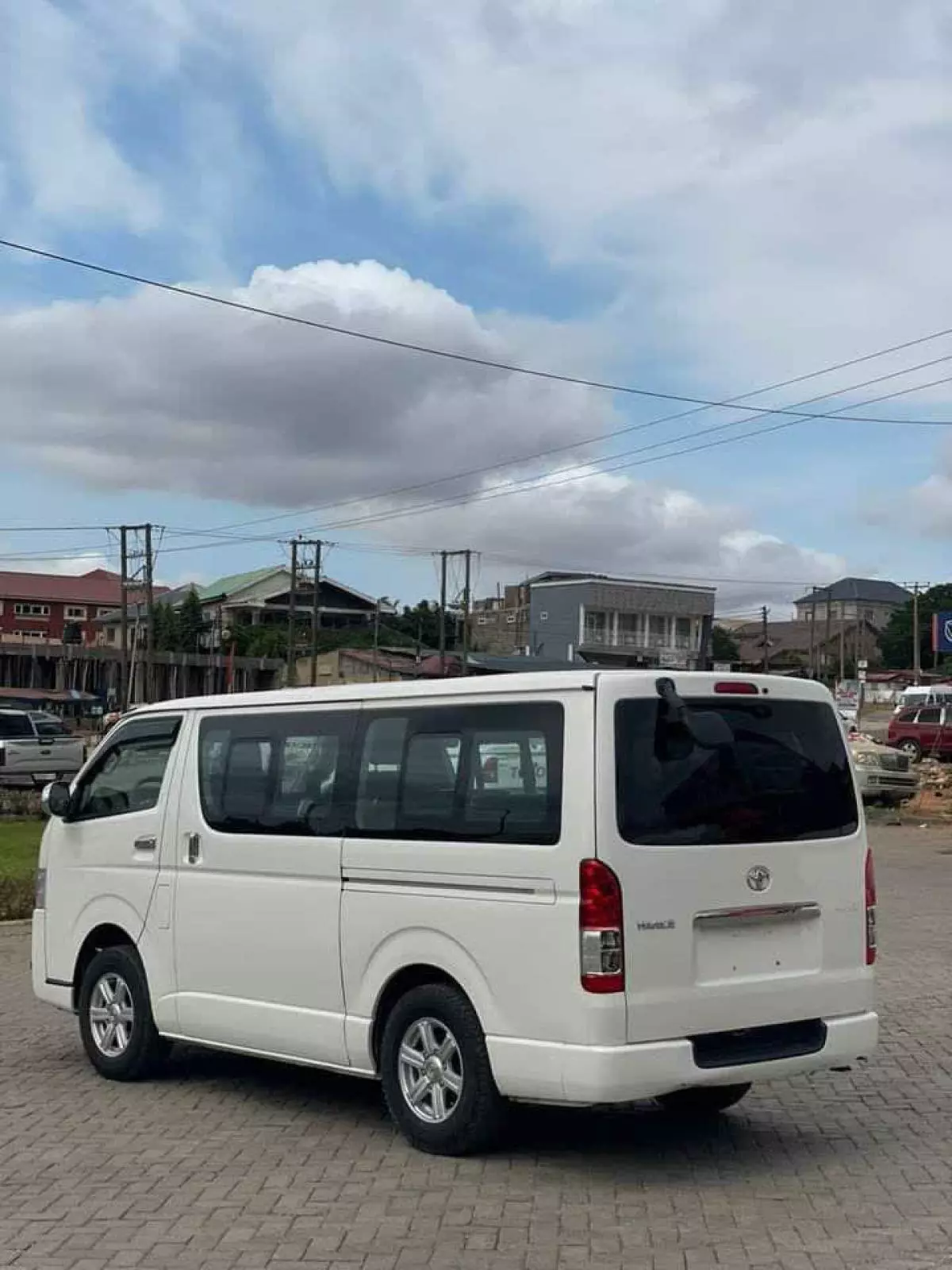 Toyota Hiace   - 2015