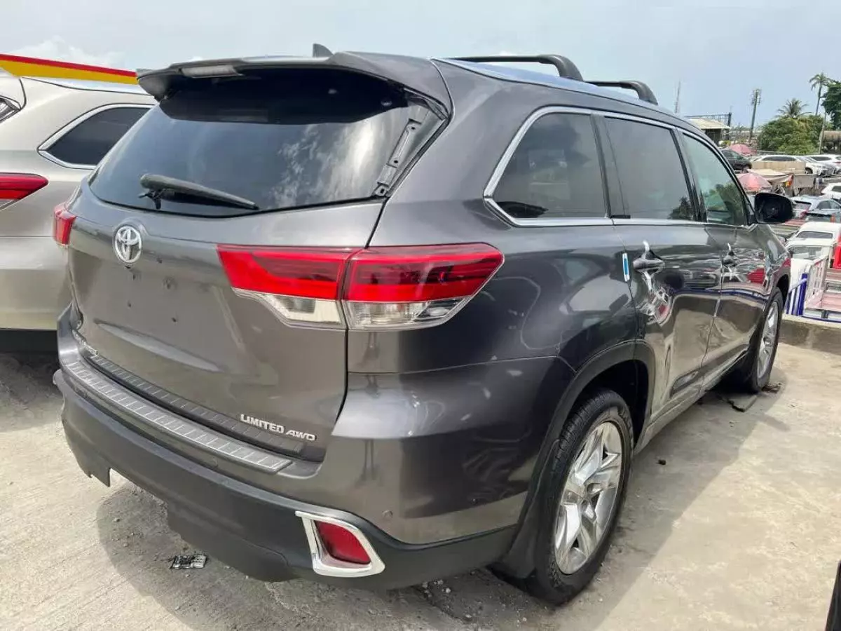 Toyota Highlander   - 2014