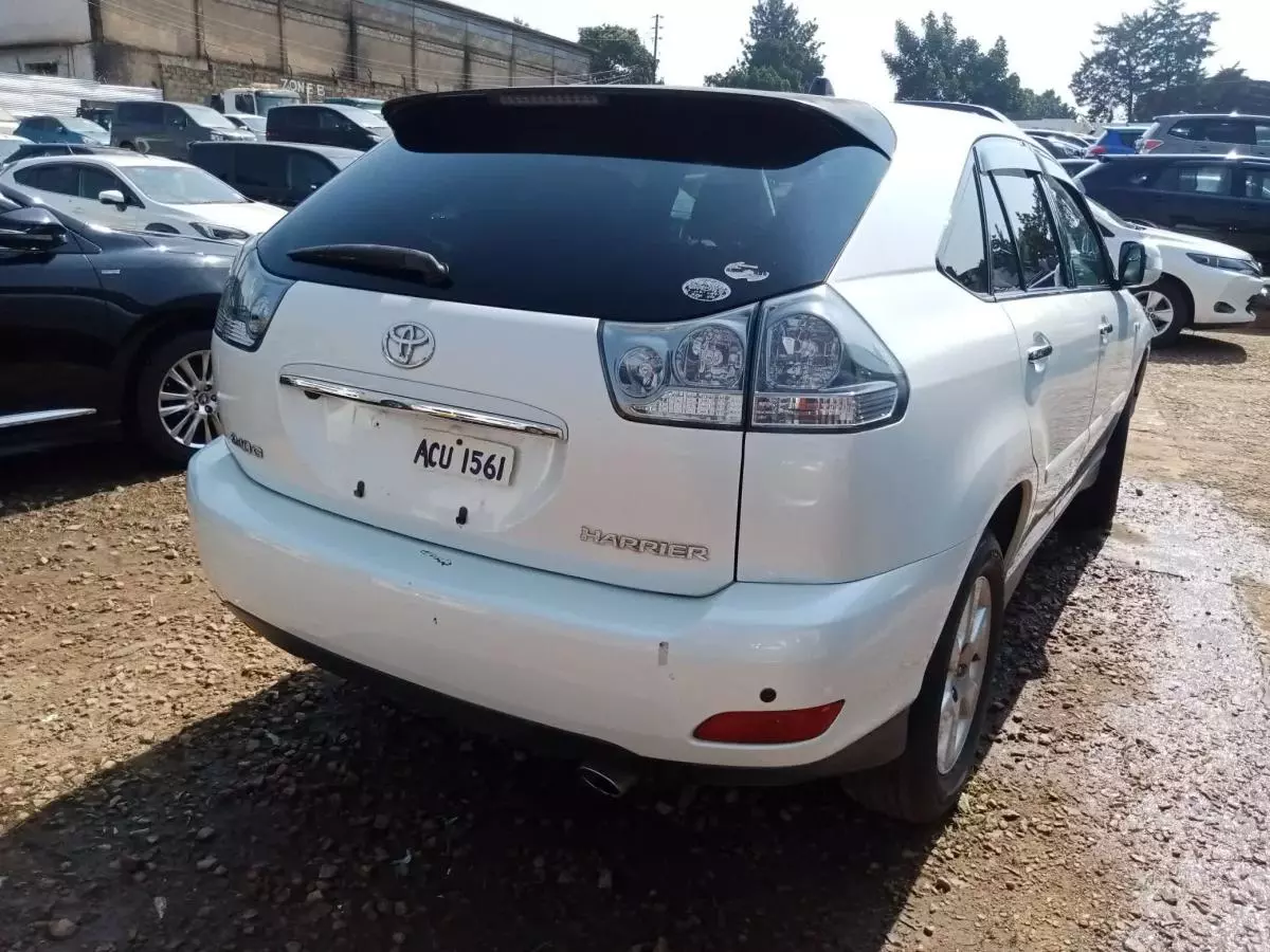 Toyota Harrier   - 2010