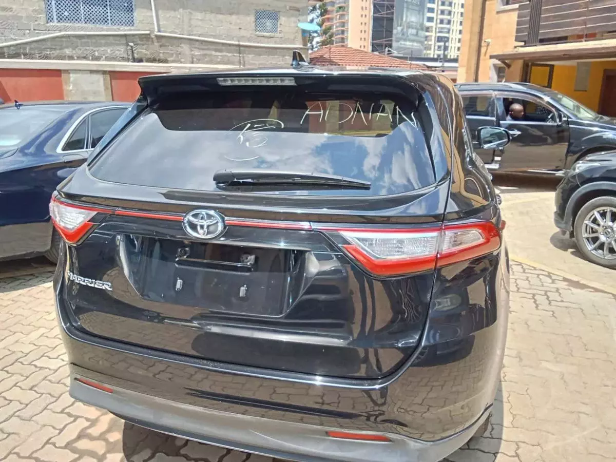 Toyota Harrier   - 2017