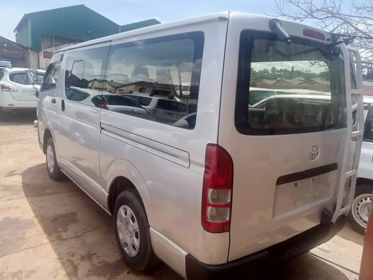 Toyota Hiace   - 2014