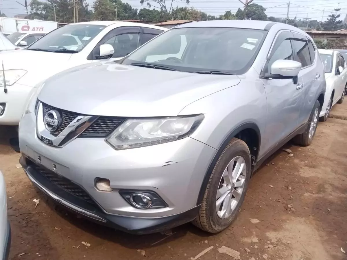 Nissan X-Trail   - 2015