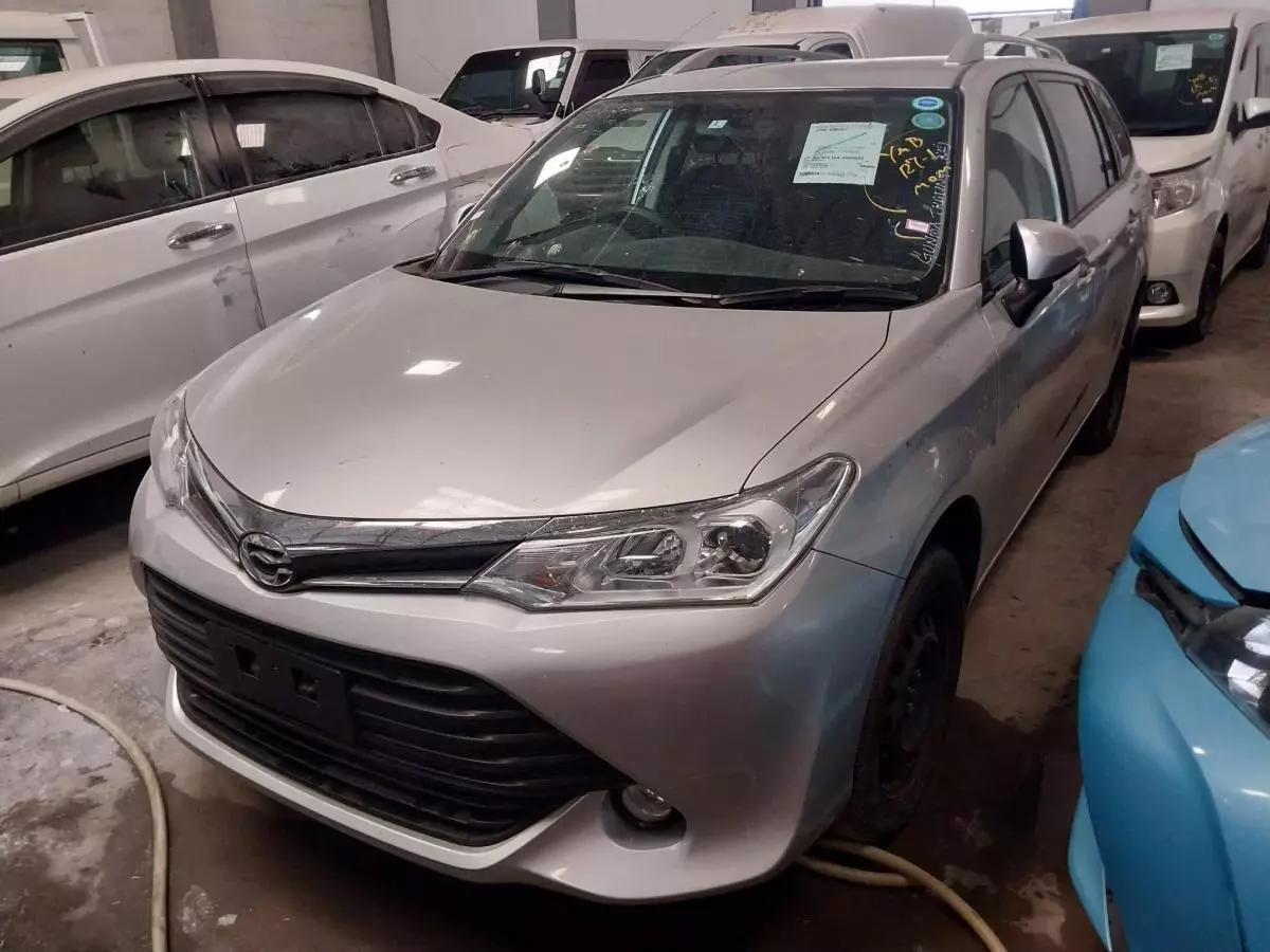 Toyota Fielder    - 2016
