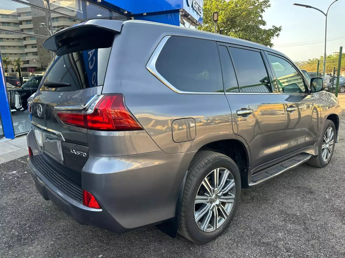 Lexus LX 570   - 2017