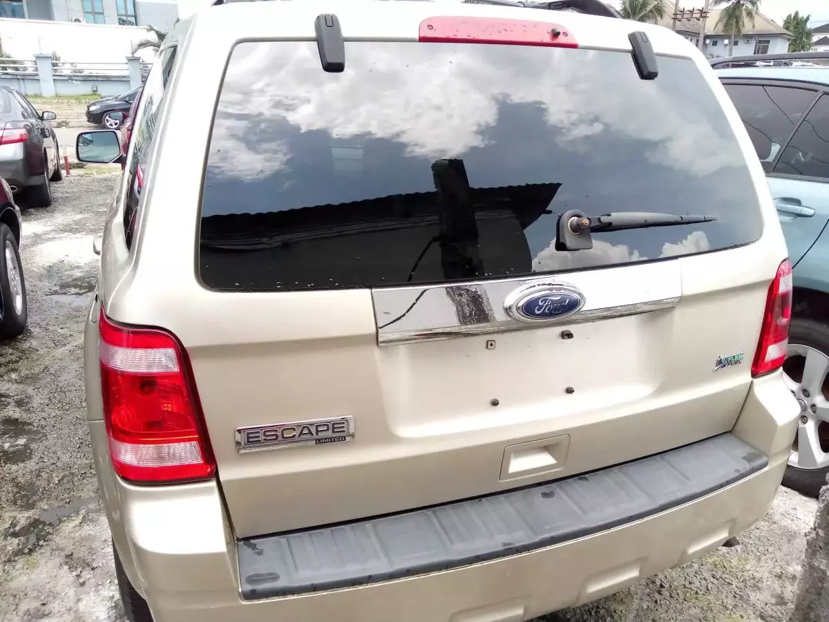 Ford Escape   - 2010