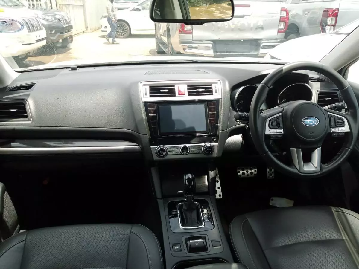 Subaru Legacy   - 2015