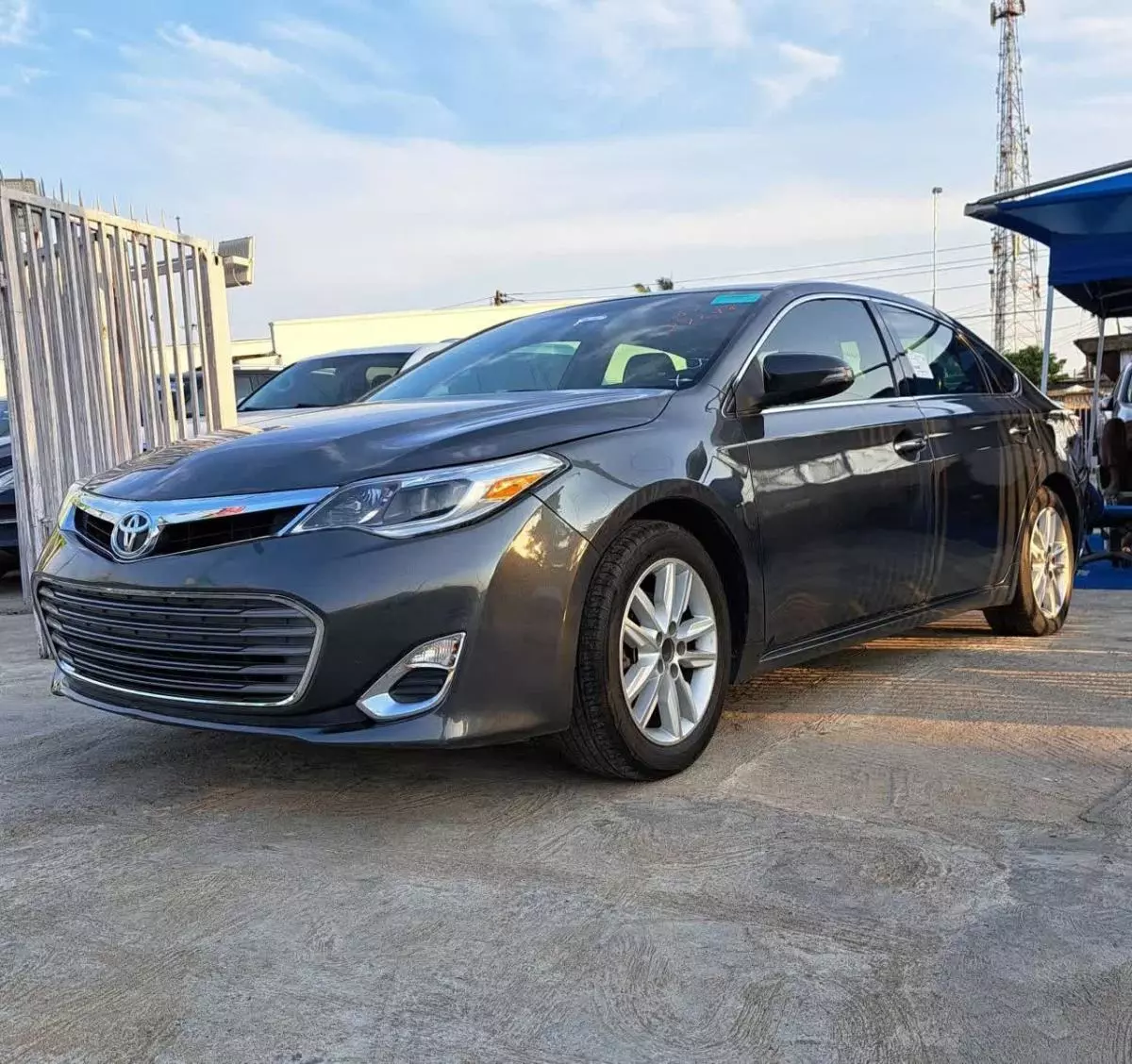 Toyota Avalon   - 2015