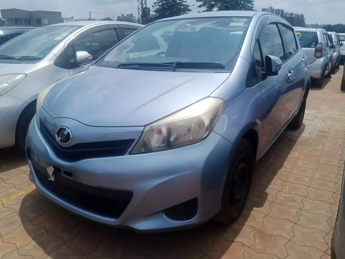 Toyota Vitz   - 2012