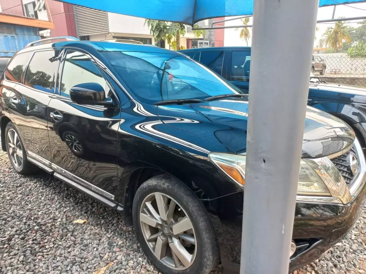 Nissan Pathfinder - 2015