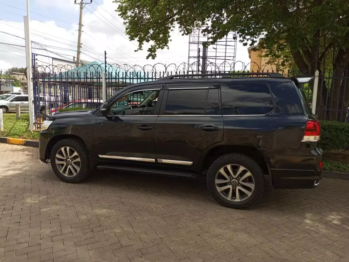 Toyota Landcruiser  V8   - 2015