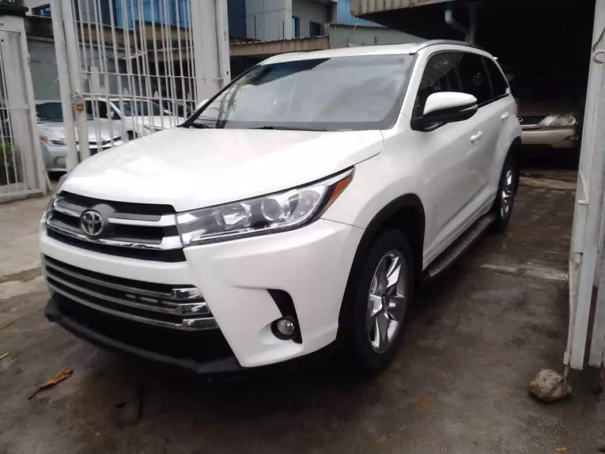 Toyota Highlander   - 2016