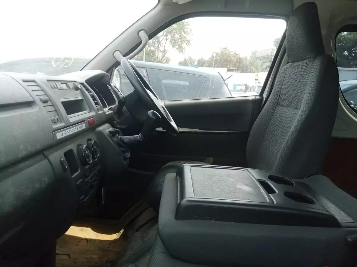 Toyota Hiace   - 2012