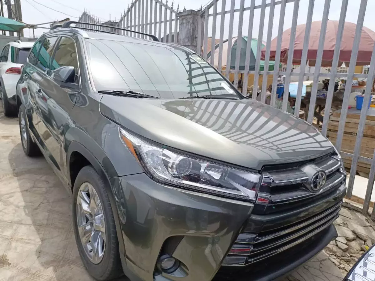 Toyota Highlander   - 2014