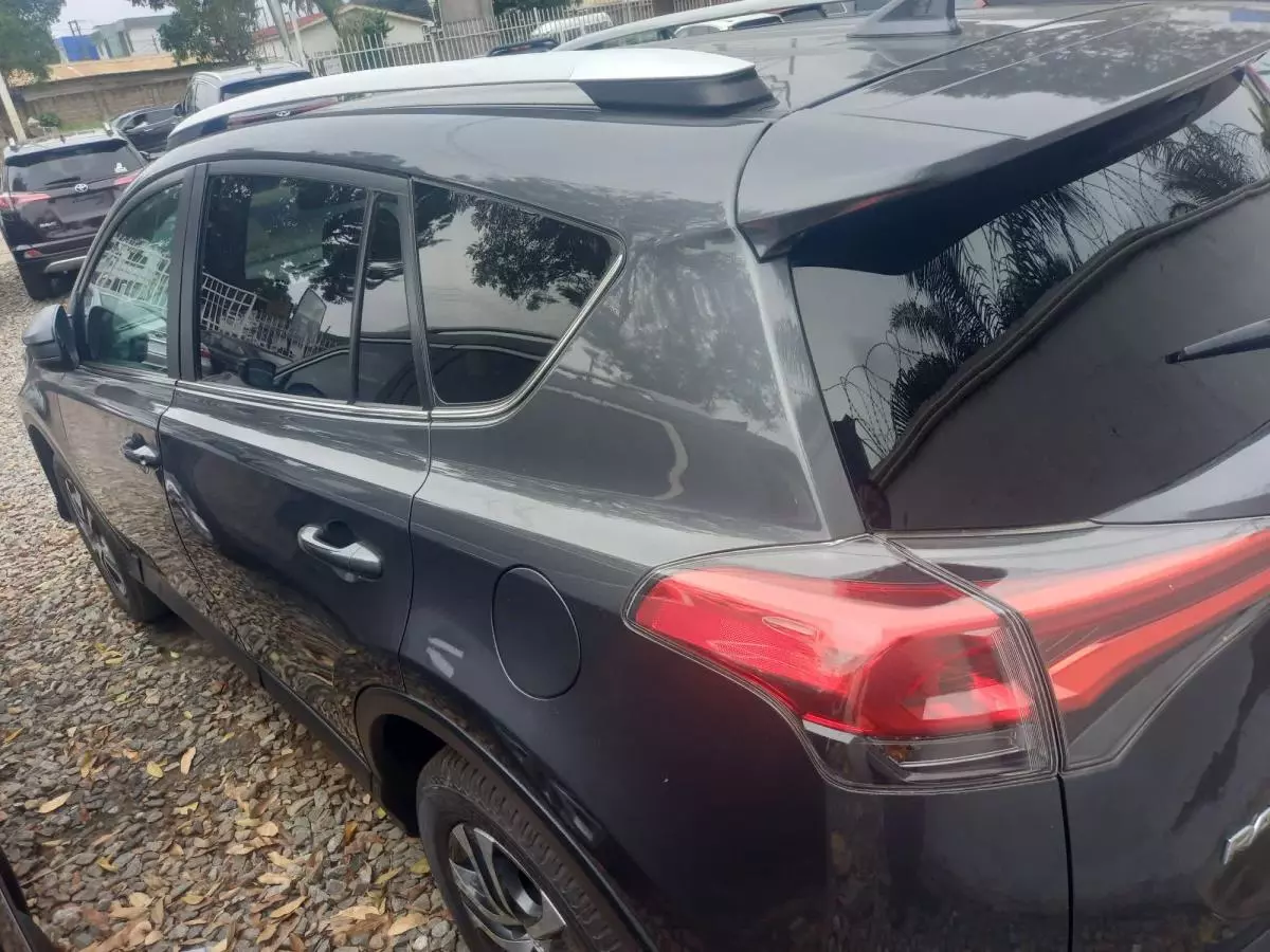 Toyota Rav4   - 2016