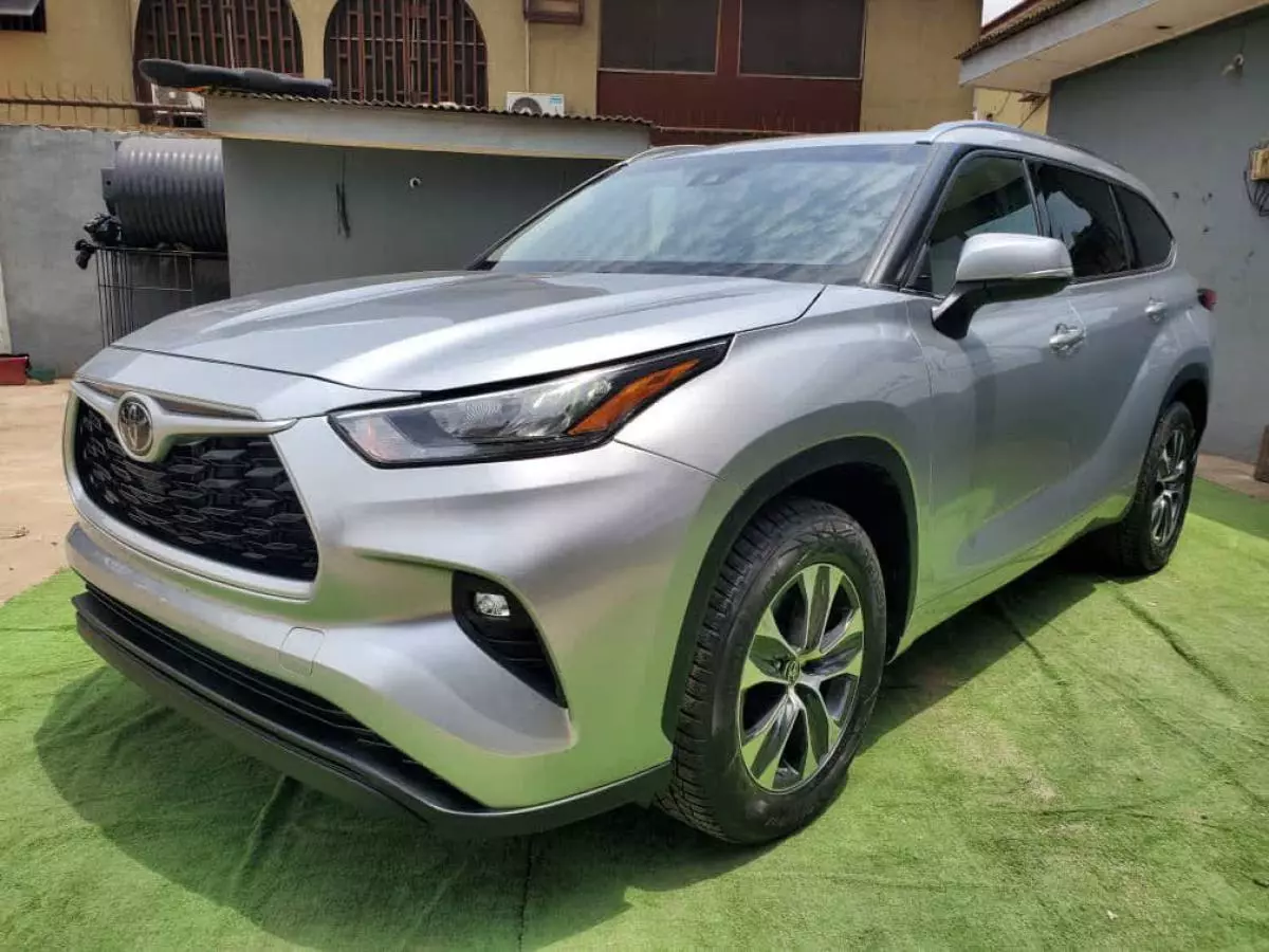 Toyota Highlander   - 2020